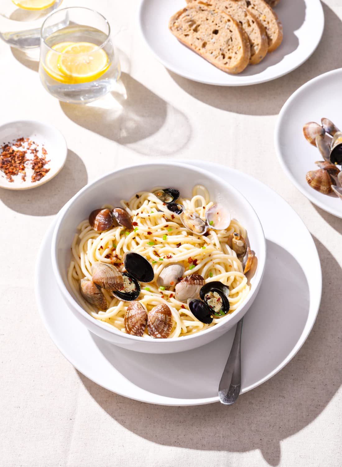 45 oz White Pasta Bowls Set of 4 Q42494