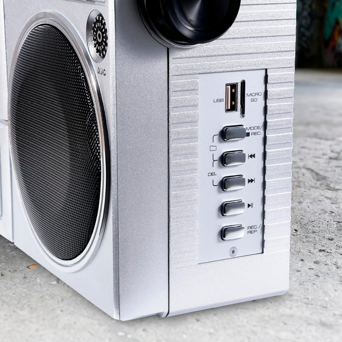 Portable Retro Boombox Bluetooth Speaker with Cassette Player O738438