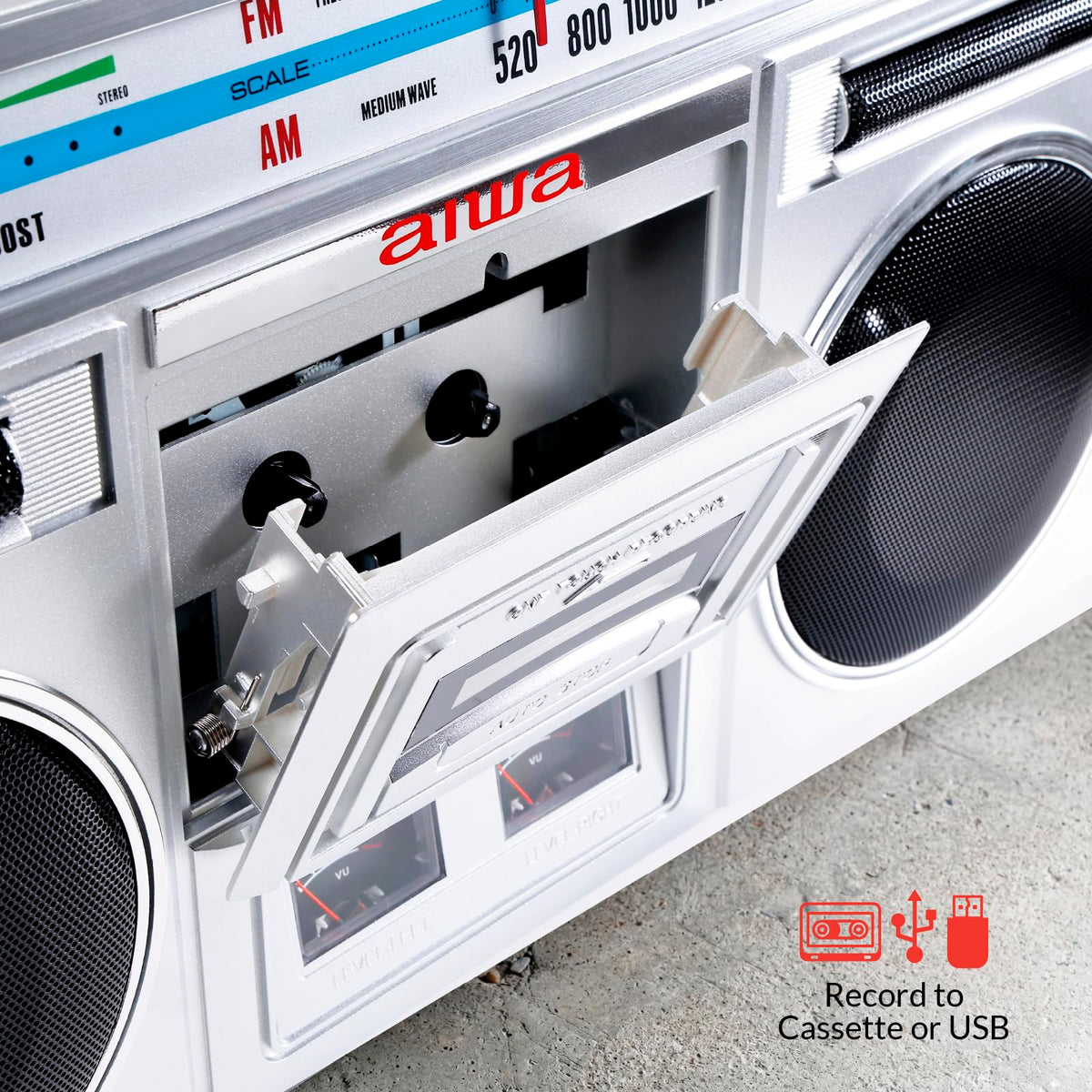 Portable Retro Boombox Bluetooth Speaker with Cassette Player O738438